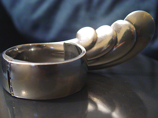 Antonio bracelet back