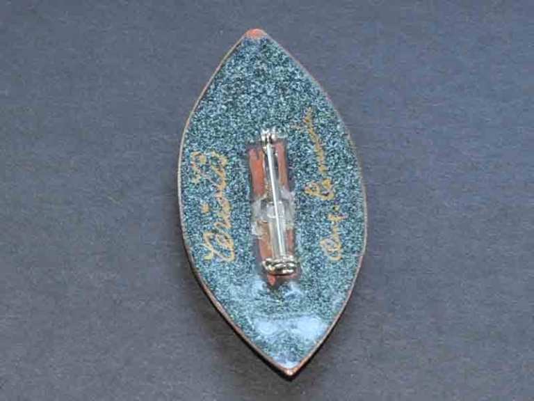 Quebec enamel pin back