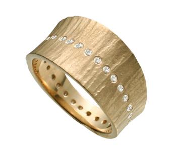 Shaesby gold band