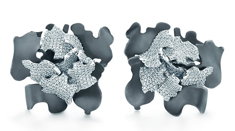Gehry leaves earrings