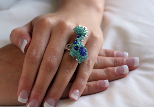 Fantasy Jewelry Box giraffe ring