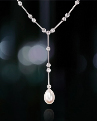 Chanel 1932 necklace