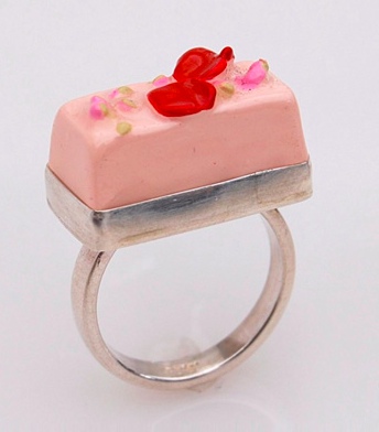Carolyn Tillie Pink Rose Cake Ring