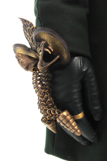 Leah Aripotch Snake glove