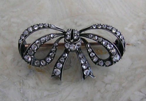 Market Place Treasure diamond bow brooch