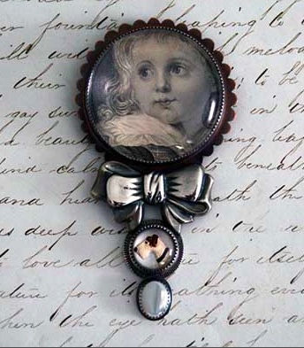 Roberta and David Williamson Pal Brooch