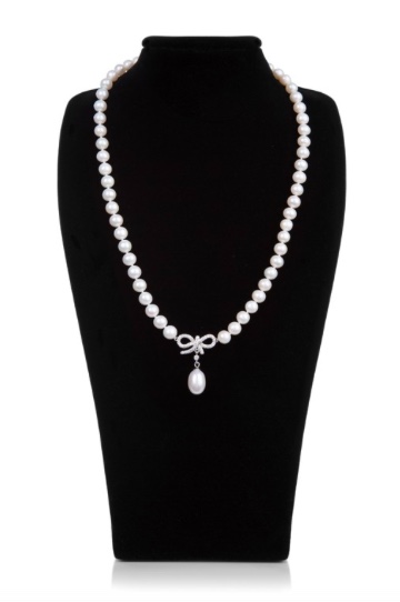 Queen Elizabeth 90th birthday necklace